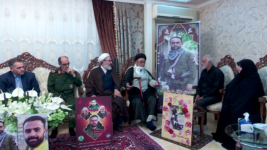 دیدار امام جمعه تبریز با خانواده شهید مدافع امنیت