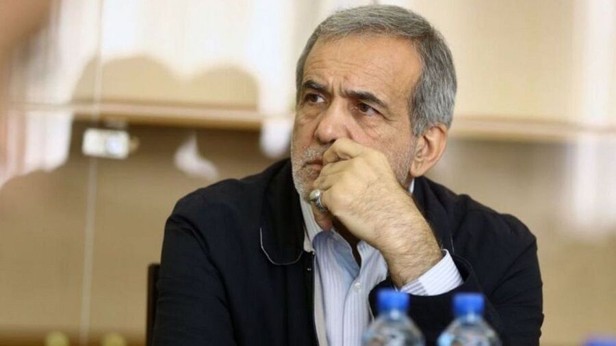 رئیس‌جمهوری روی خط واقعیت