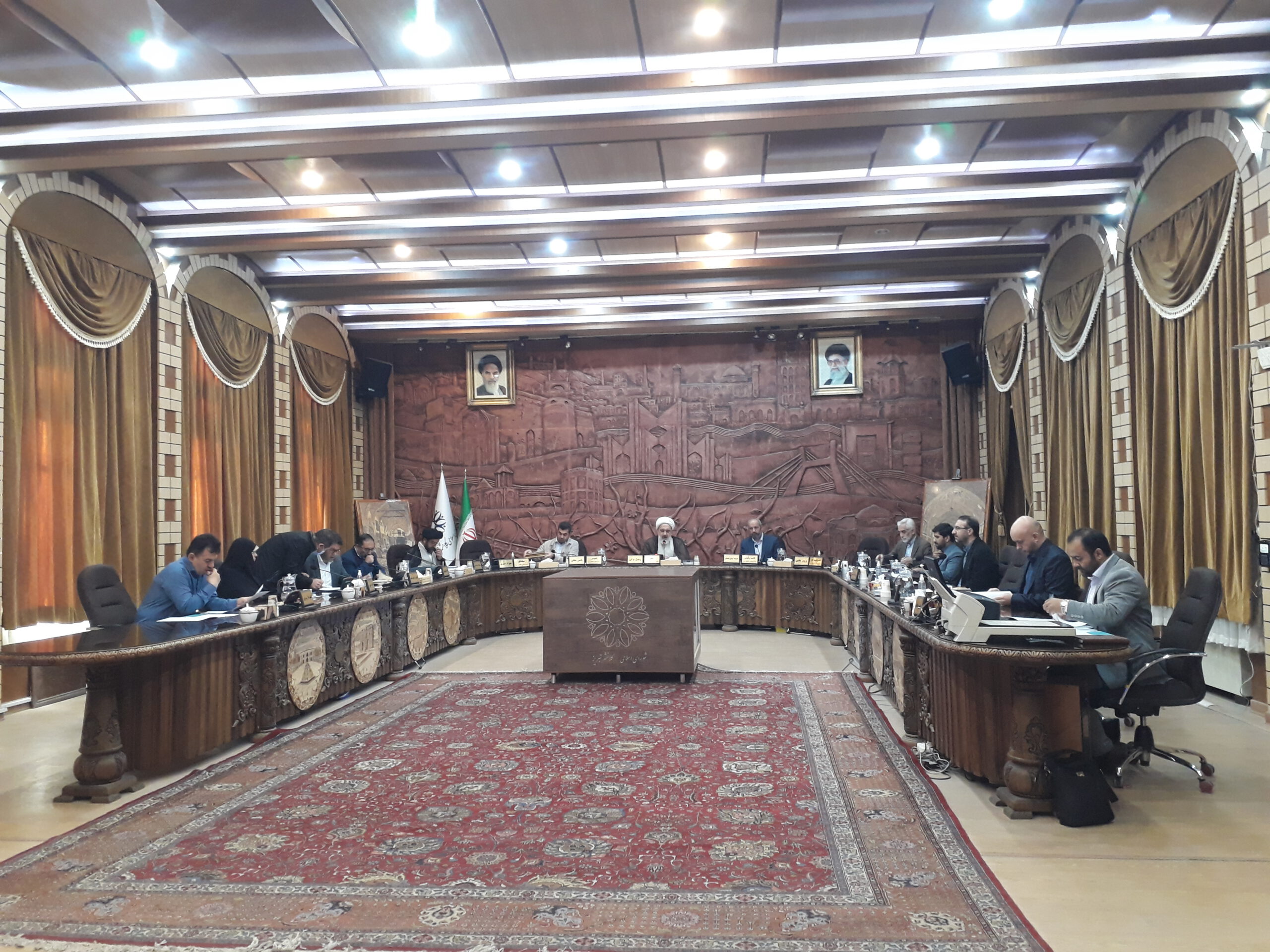 در حوادث اخیر برخی مسئولان بی‌لیاقتی نشان دادند/تعیین تعرفه عوارض محلی برعهده کیست؟