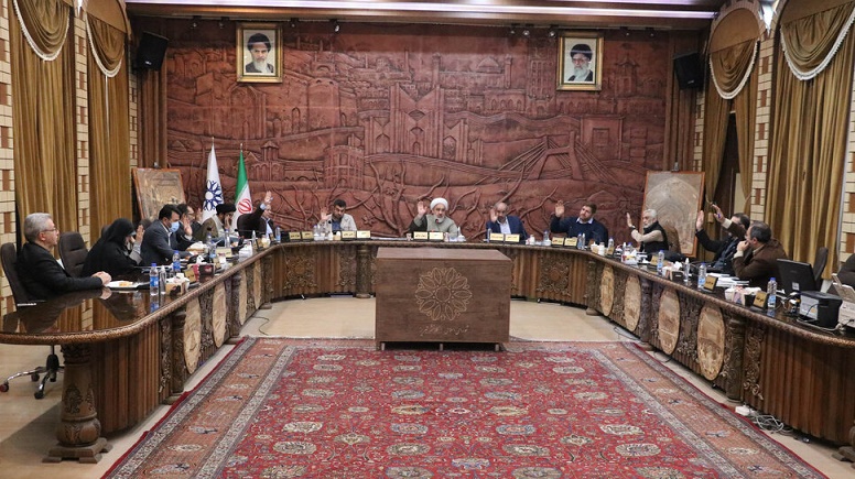 ماجرای کشمکشِ شورا و هیئت تطبیق/ چه کسی از قانون عدول کرده است؟!