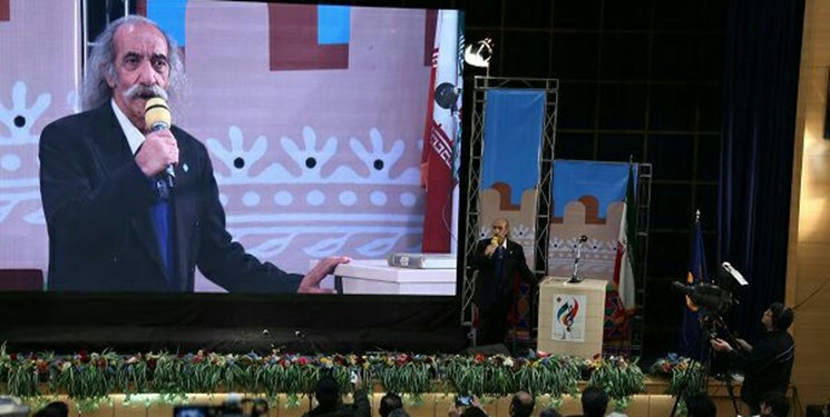 یادبود زنده‌یاد اسفندیار قره‌باغی خواننده «آمریکا ننگ به نیرنگ تو» در مسجد بلال