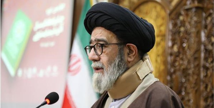 هنرمندان نباید در زمین دشمن بازی کنند/ هنر نباید به جریان های سیاسی و جناحی آمیخته شود