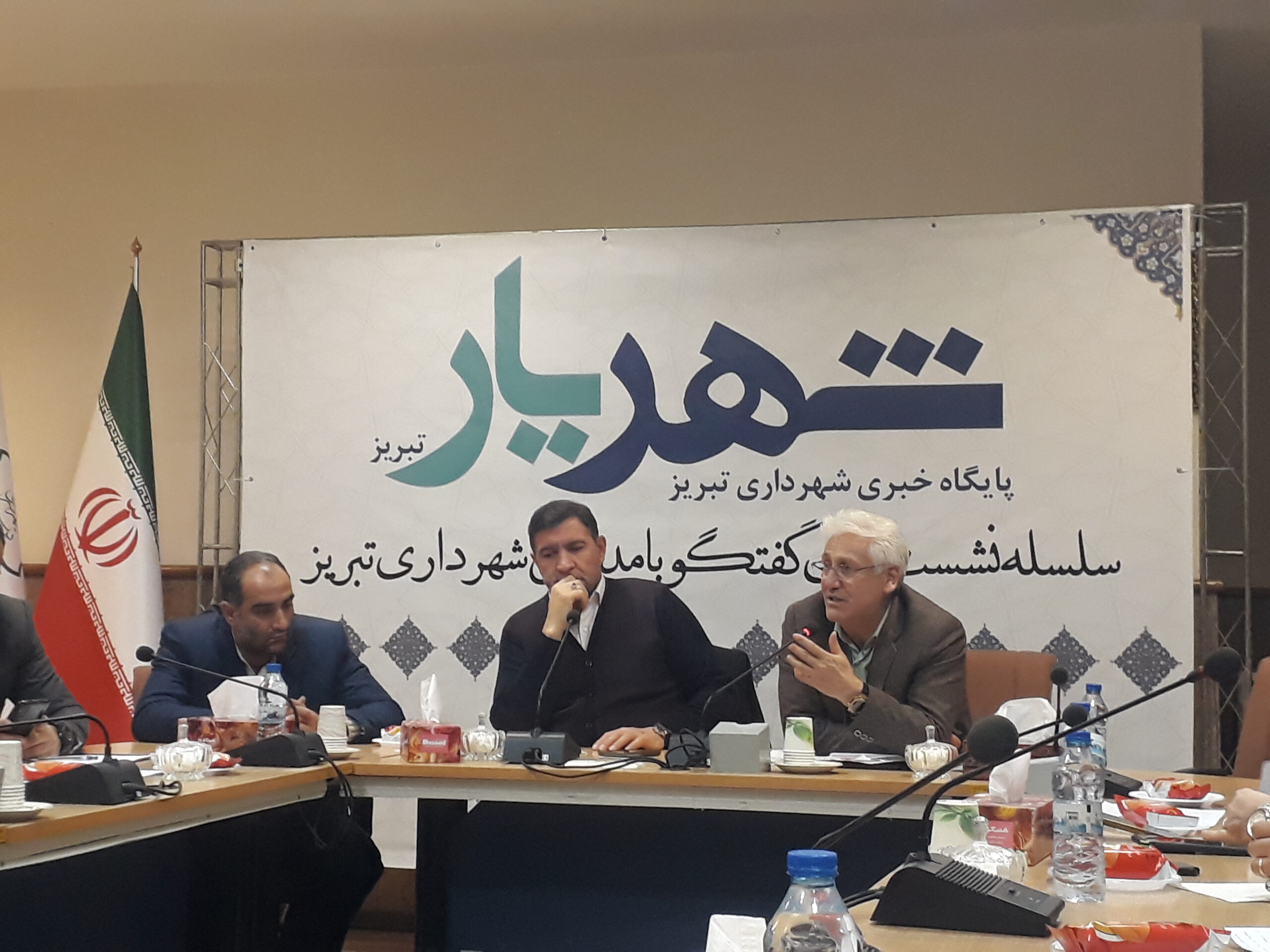 تاکید بر درخت‌کاری و حفظ درختان در فضای سبز/ گل و گیاهان به جای چمن