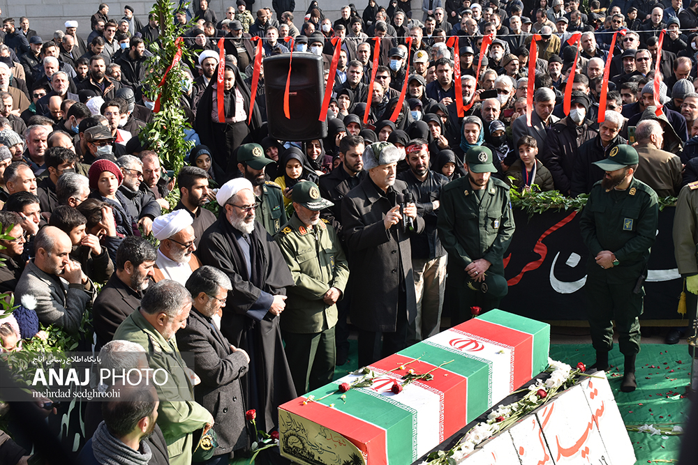 مراسم تشییع و تدفین پیکرهای مطهر شهیدان گمنام دفاع مقدس در تبریز