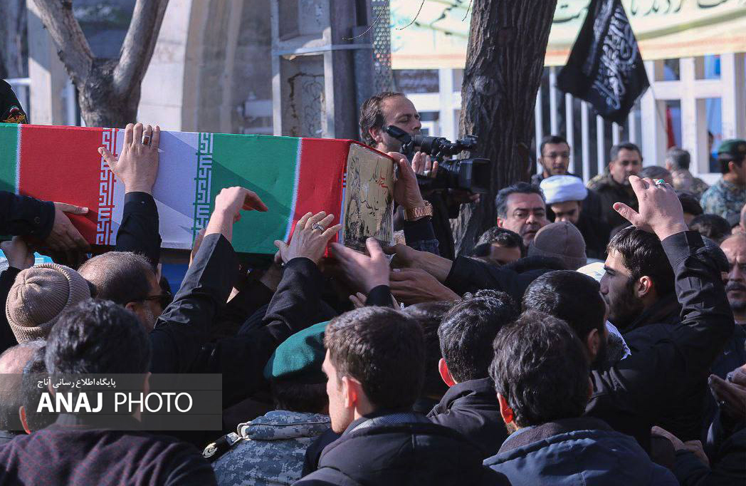 مراسم تدفین یک شهید گمنام در محوطه پارک مفاخر تبریز