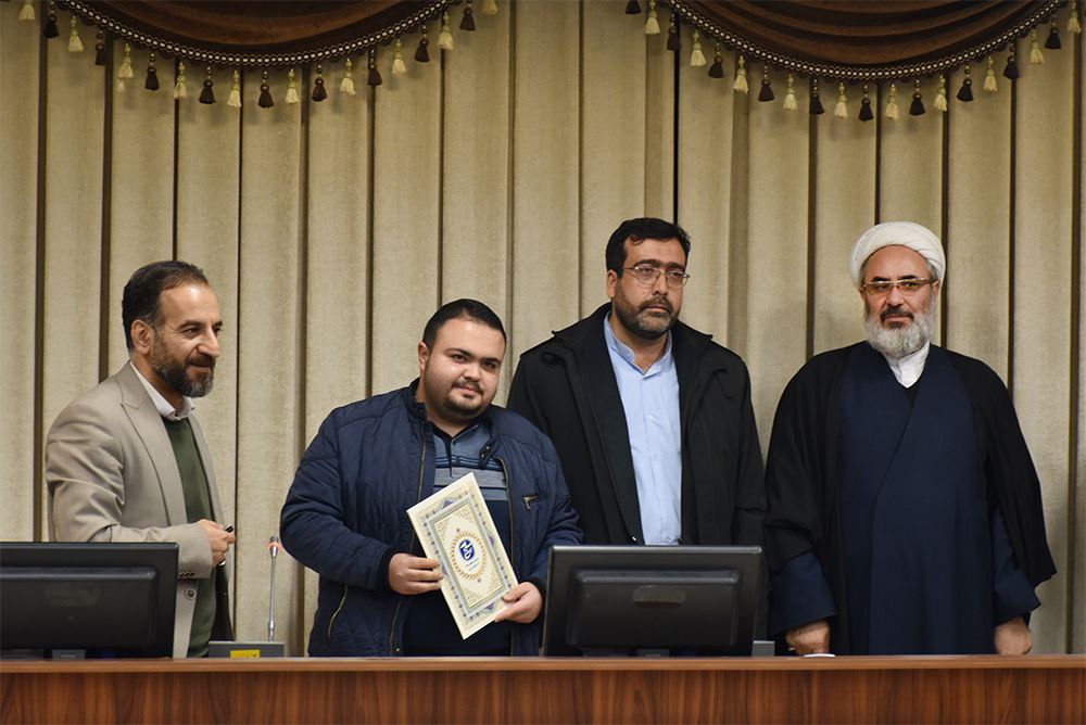 عکاس آناج، رتبه نخست مسابقه عکس ۱۳ آبان را کسب کرد