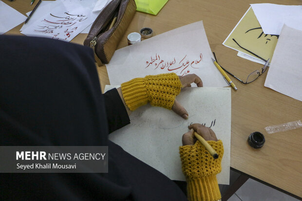 نخستین رویداد بداهه نویسی «مشق مادر» در تبریز برگزار شد