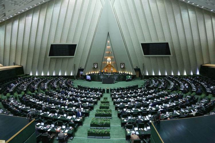 سرِ بی کلاه آذربایجان‌شرقی از افزایش تعداد نماینده‌ها/یادداشت