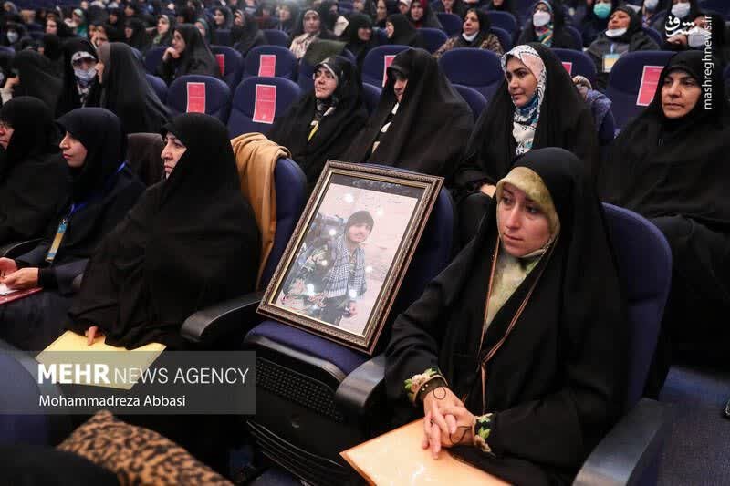 از دو بانوی تاثیر گذار آذربایجان‌شرقی تجلیل شد