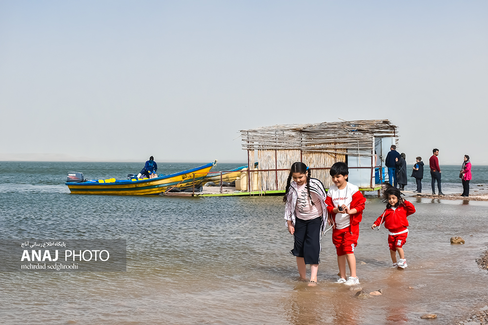 مسافران نوروزی در تفرجگاه سد ارس