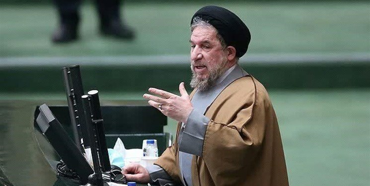 آخرین موانع واردات خودروی خارجی در حال رفع است/ استیضاح وزیر صمت مشکلات را بیشتر می‌کند