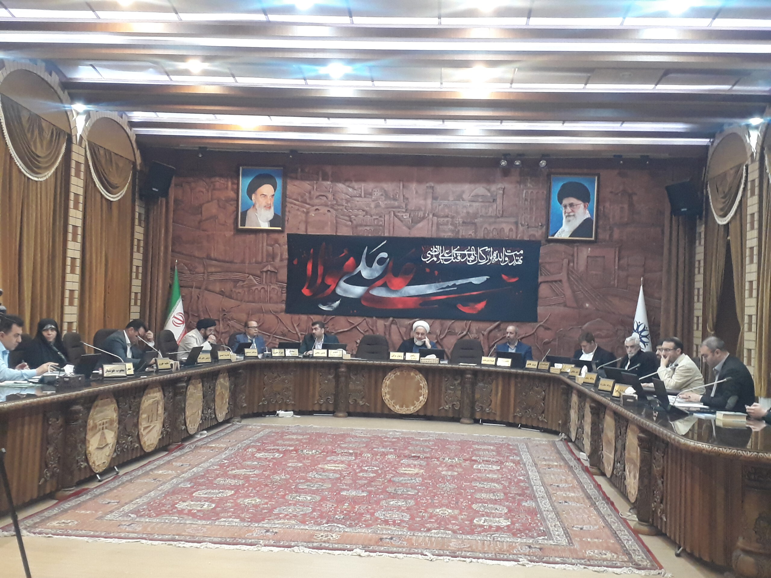 کارگران شهرداری تبریز امنیت شغلی ندارند/ دانه درشت‌های ماده ۱۰۰ چه کسانی هستند؟