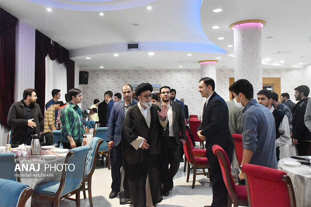 مراسم دیدار و افطاری فعالین فضای مجازی با حضور آیت الله آل هاشم