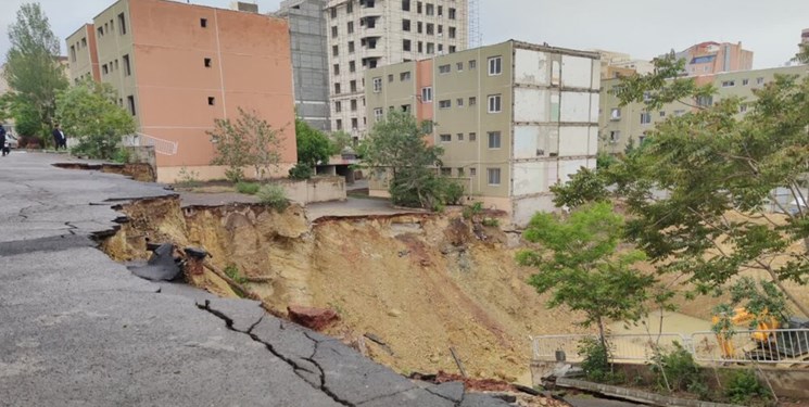 جزئیات و علت رانش زمین در تبریز/ کوچه برق تخلیه شد