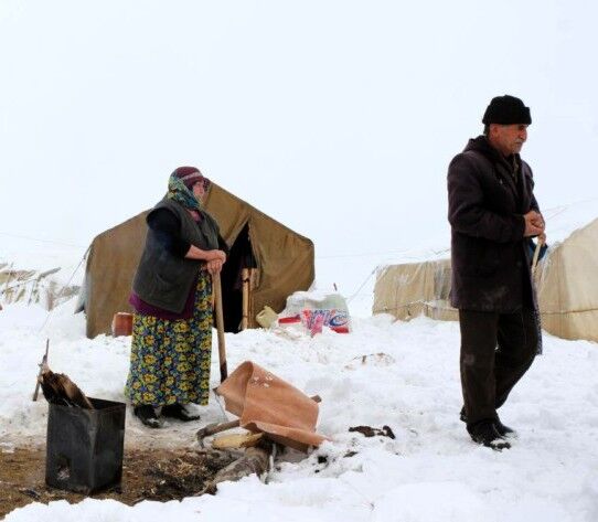 بارش برف عشایر کلیبر را غافلگیر کرد