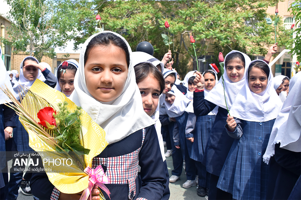 جشن روز معلم در دبستان دخترانه شهید شکوهی تبریز