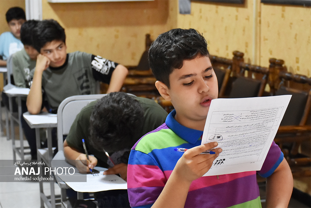 بچه محصل ها در امتحان