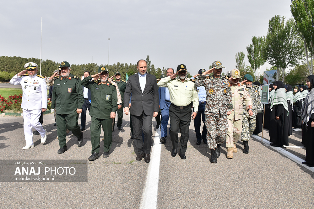 صبحگاه مشترک نیروهای مسلح درتبریز