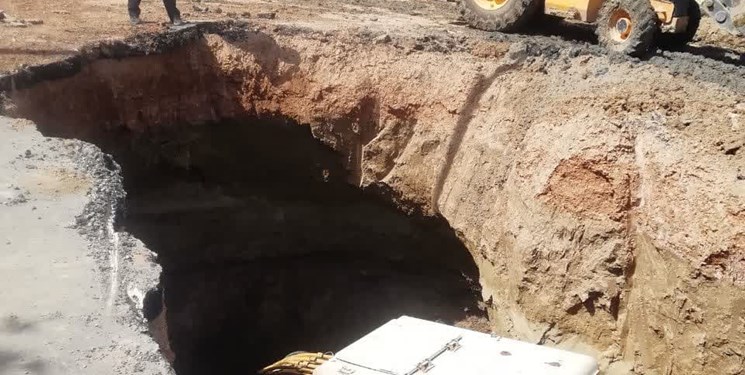 نشست زمین در تبریز بر اثر حفاری مترو و خسارت به شبکه فاضلاب