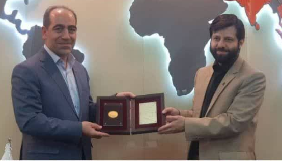 اعطای جایزه سازمان بهره‌وری آسیایی به استاد تبریزی