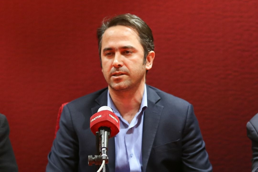 سنگ‌اندازی‌ یک استقلالی علیه تراکتور