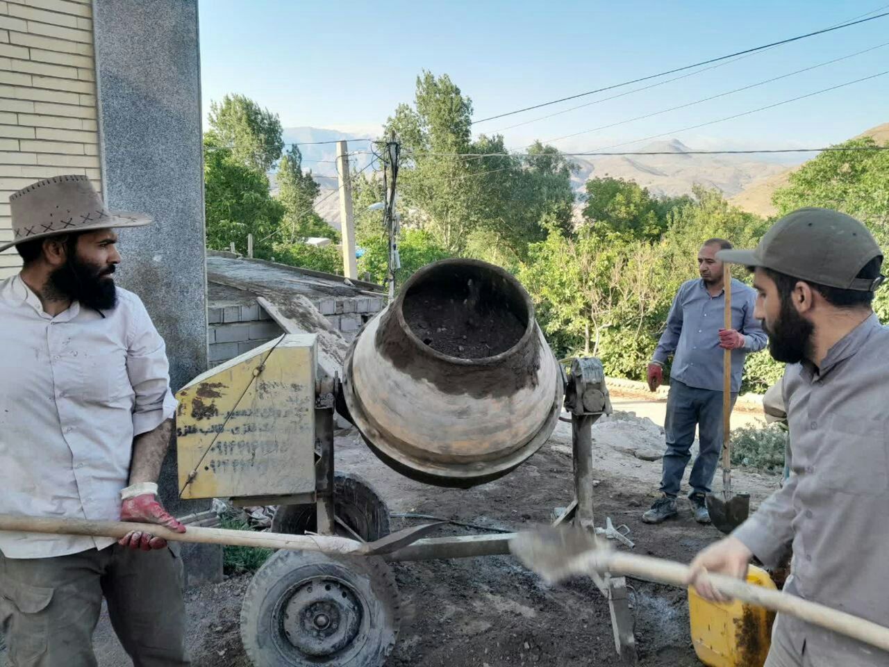 فعالیت عمرانی و فرهنگی طلاب جهادی در مناطق محروم ورزقان