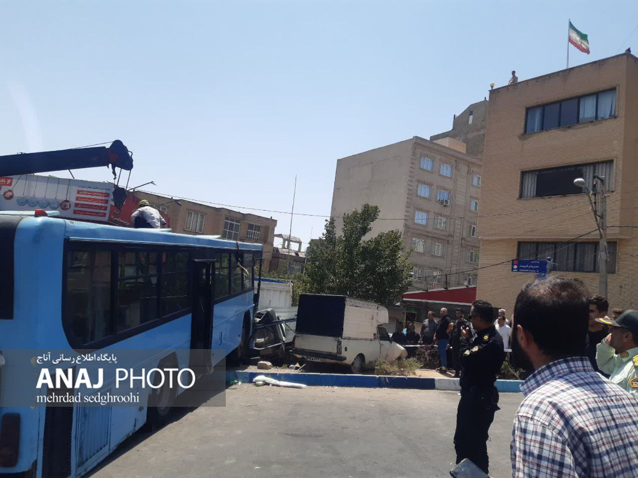 حادثه تصادف زنجیره‌ای اتوبوس ترمز بریده در بازارچه سیلاب