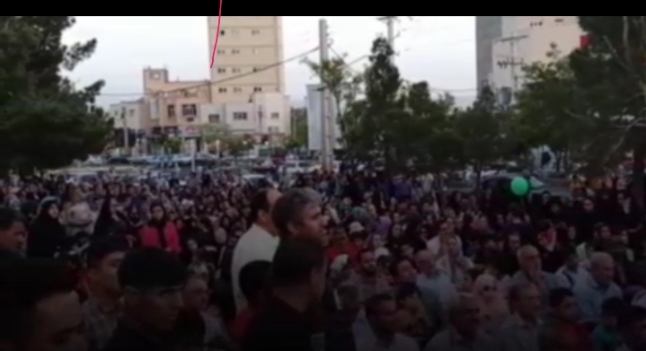 «برو ای گدای مسکین، در خانه علی(ع) زَن…»