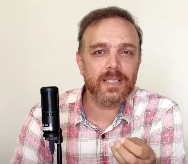 هر هنرمندی حداقل روی تصویر و زندگی یک شهید کار کند/ شهیدان را سیاسی نبینیم