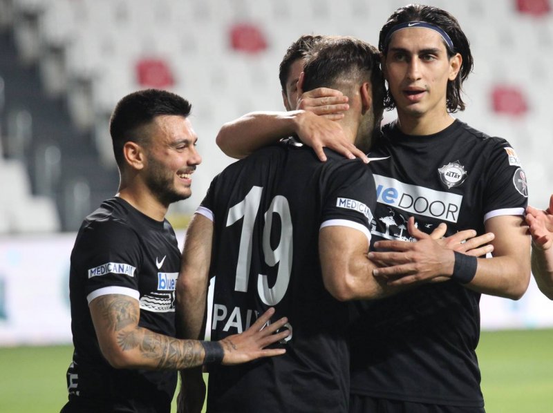 گره انتقال نادری به تراکتور باز شد/ بازیکن جدید قربانی عملیات بازگردانی!