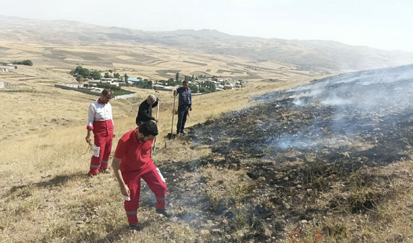 70 هکتار از مراتع بستان‌آباد در آتش سوخت