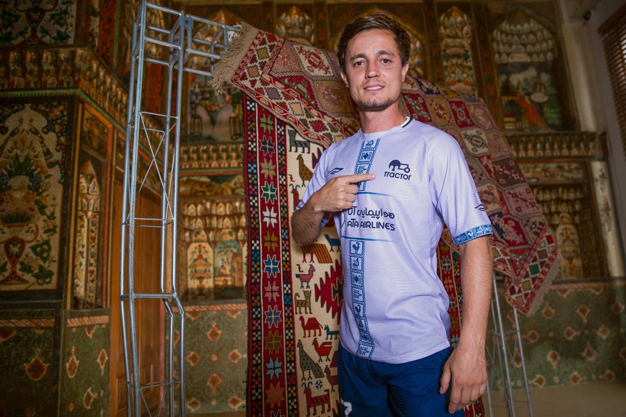 کیت متفاوت تراکتور برای فصل جدید به یاد بیماران سرطانی + تصاویر