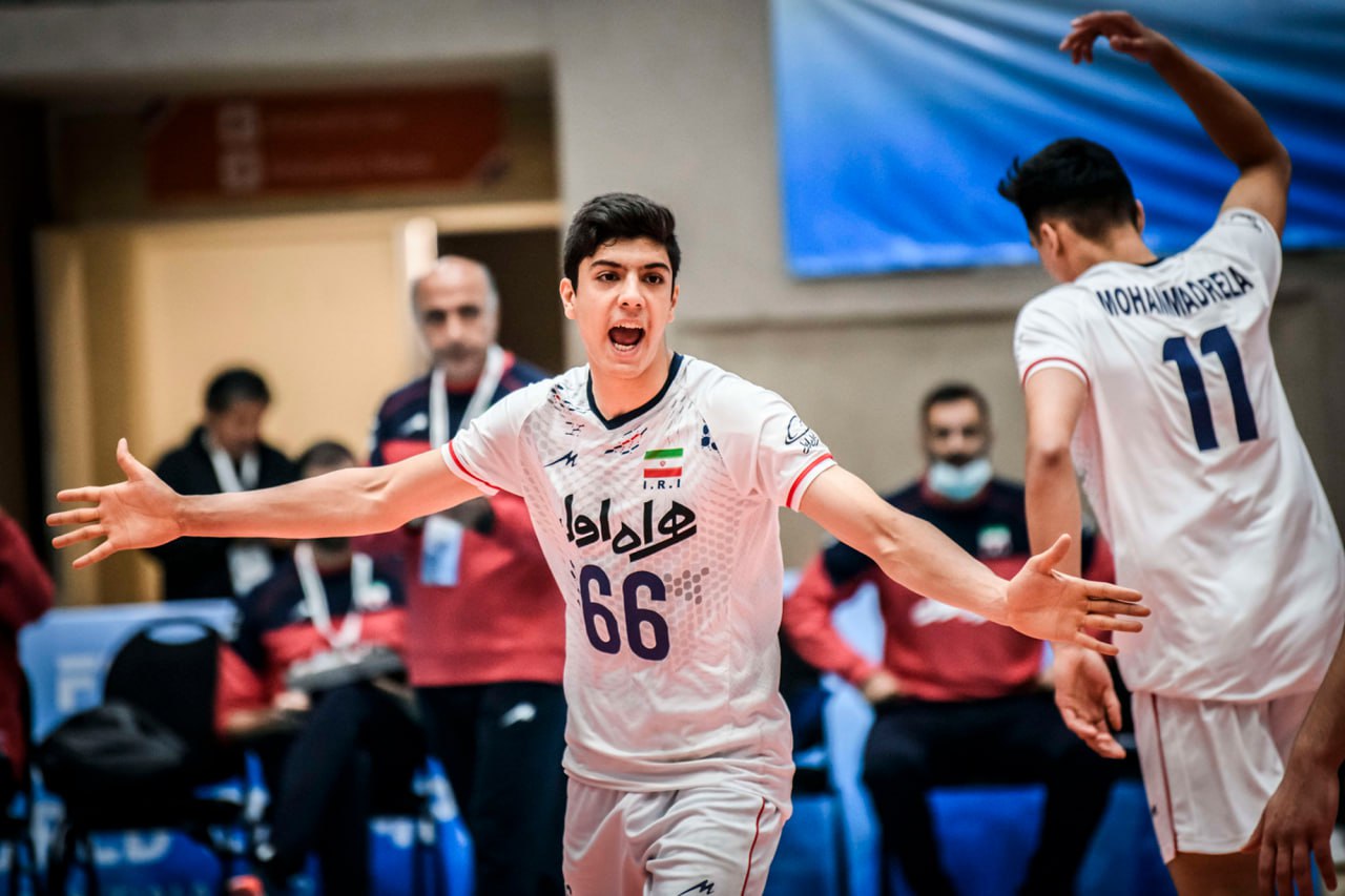 پتانسیل قهرمانی در تیم ایران وجود دارد/ برای شادی مردم تا آخرین امتیاز می‌جنگیم