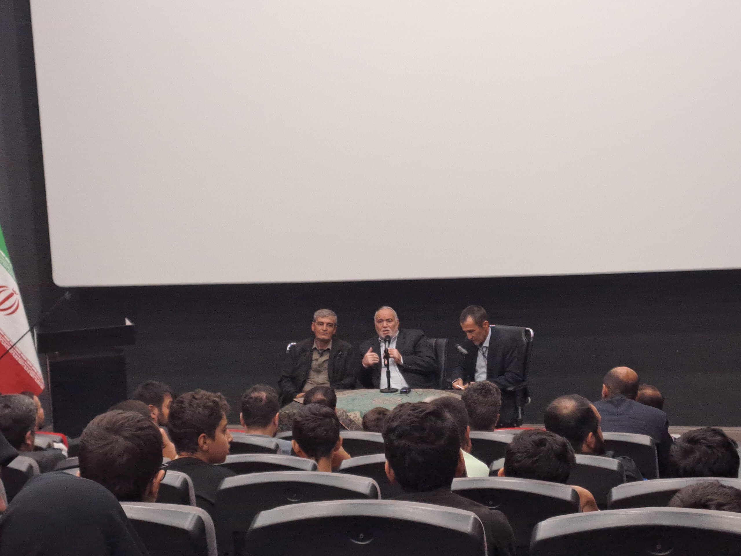 شهید باکری در سخت‌ترین شرایط آرام و خونسرد بود