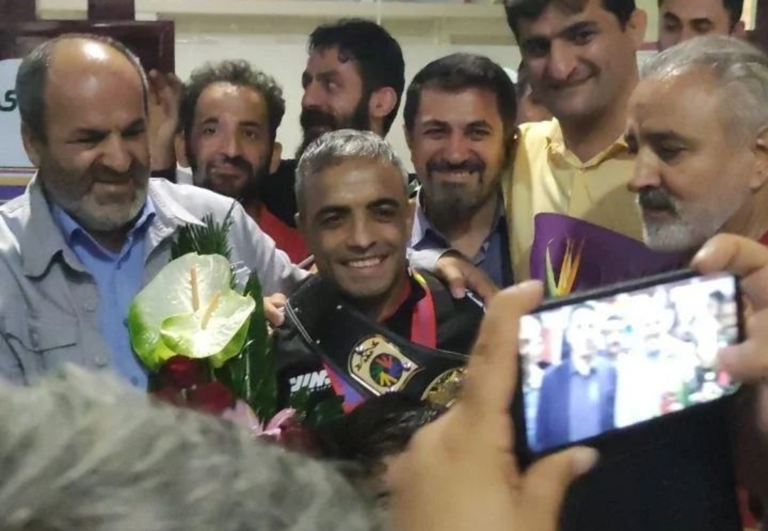 تنها مسئولی که به پیشواز قهرمان ناشنوای تبریزی رفت!