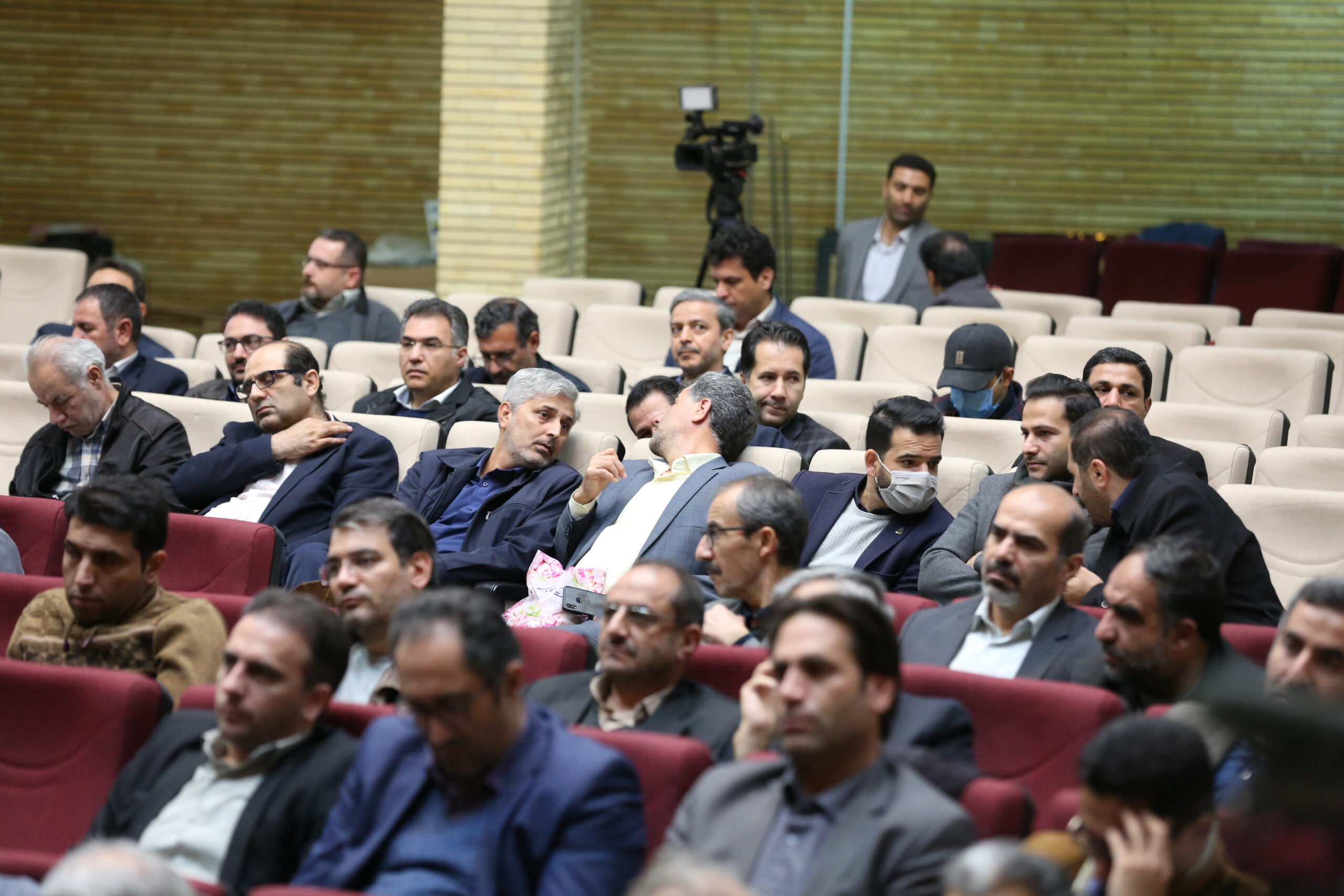 نشست جبهه علمی و فرهنگی اساتید بسیجی در دانشگاه تبریز