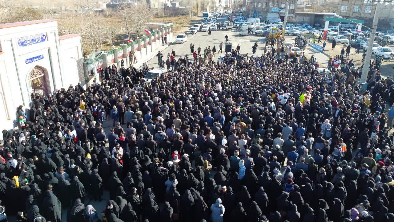 مراسم تشییع و تدفین پیکر شهید گمنام در شهرک شیخ شهاب الدین اهر