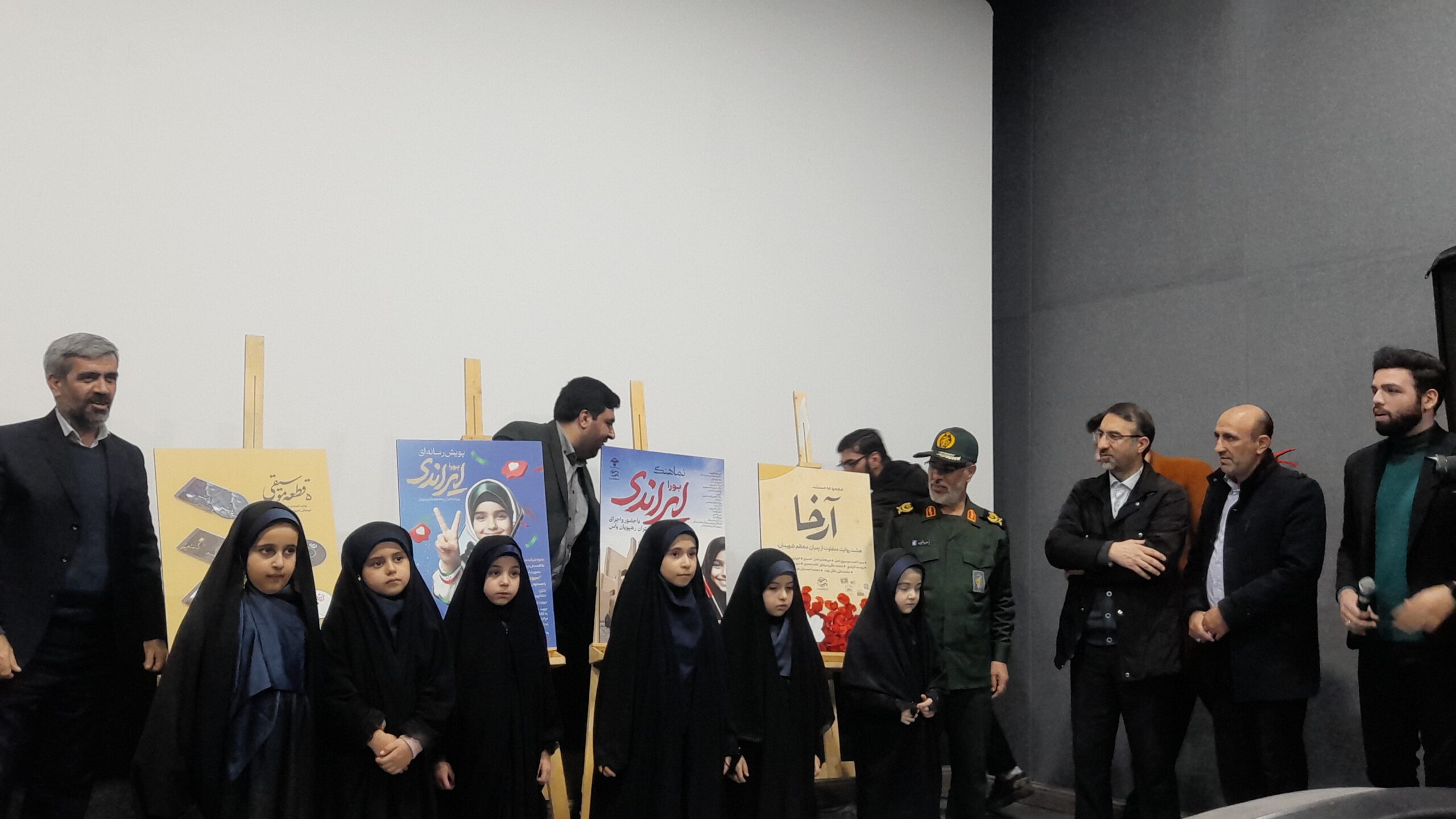 از ۱۴ اثر فرهنگی و هنری حوزه انقلاب اسلامی رونمائی شد