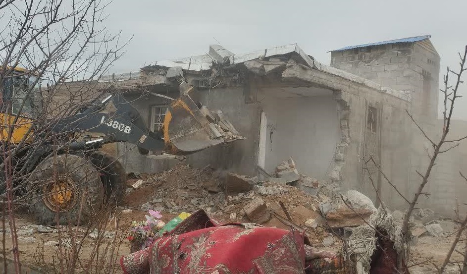 تخریب ساخت و ساز غیرمجاز در اراضی ملی مراغه