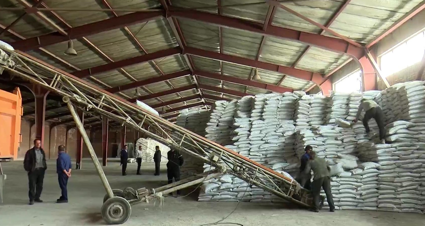 توزیع کود یارانه‌دار در آذربایجان‌شرقی