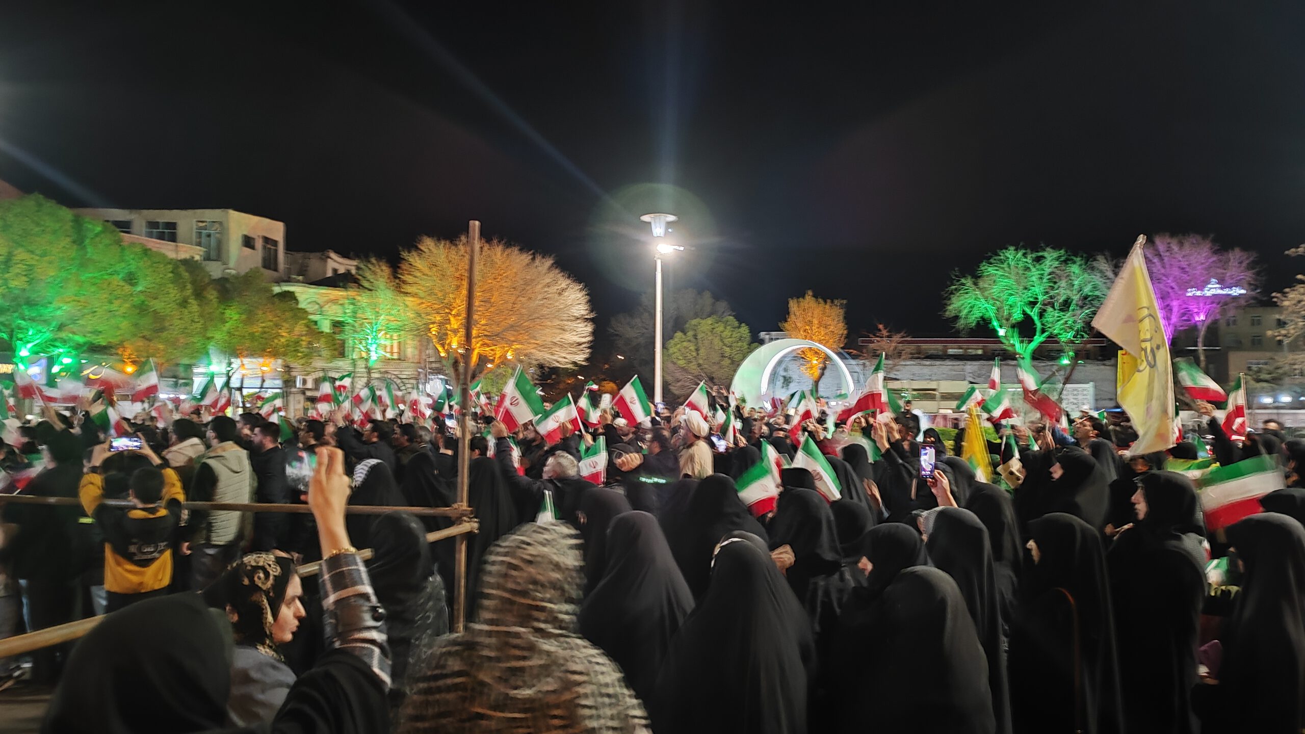 تجمع شبانه تبریزی‌ها در حمایت از حملات سپاه علیه رژیم‌صهیونیستی