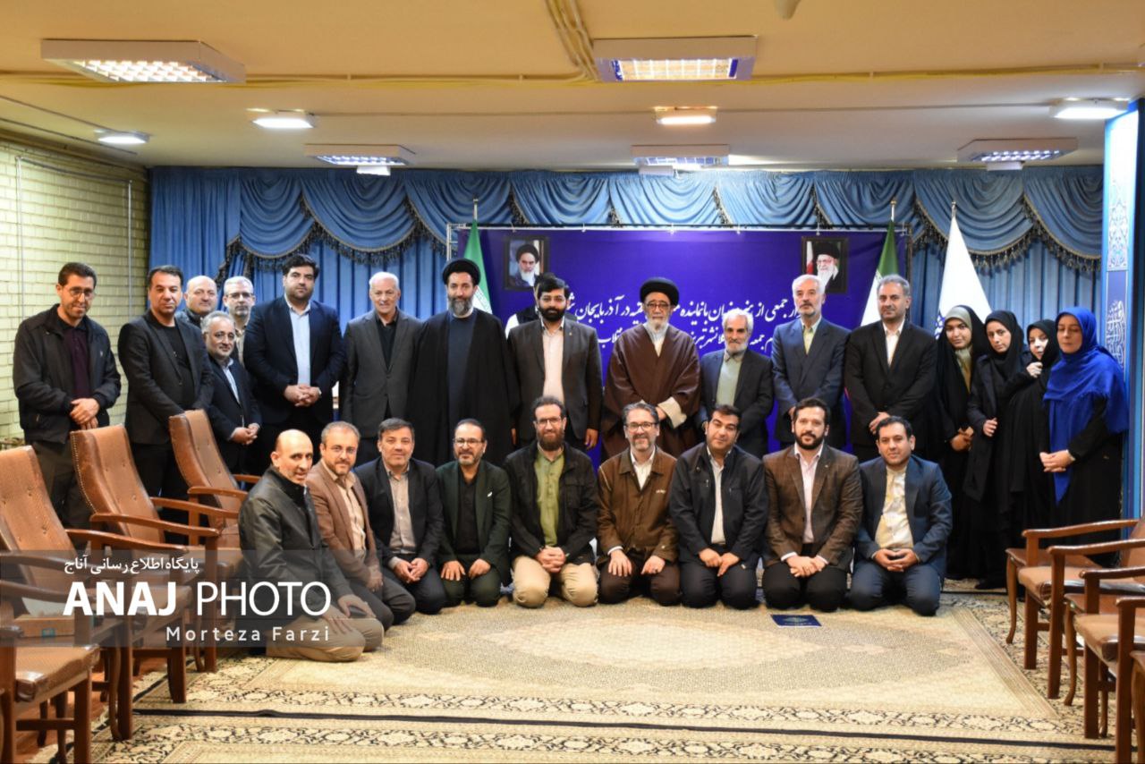 دیدار هنرمندان با امام جمعه تبریز