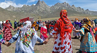 جشنواره بازی های سنتی در دامنه کوه شیئور اهر