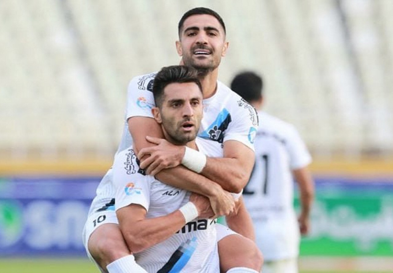 جدال رمانتیک در دیدار پیکان – تراکتور