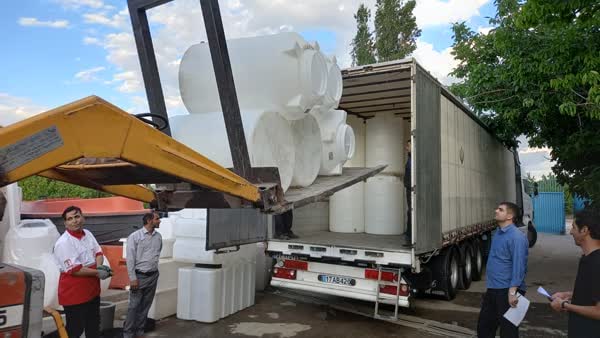 اهدای ۱۰۲ تانکر آب به روستا‌های سیستان و بلوچستان