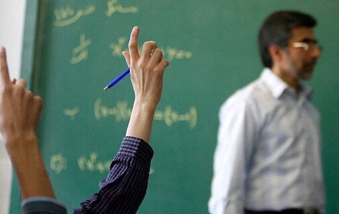 جامعه فرهنگیان؛ معماران هویت یا قربانیان سیاست؟!