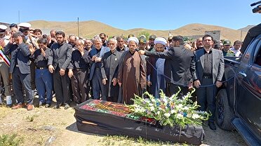 تشییع پیکر مادر شهیدان خان‌بابایی آهق در مراغه