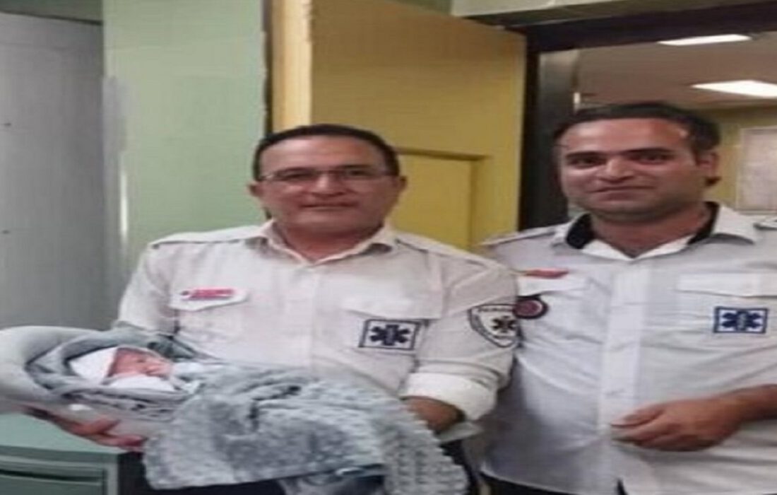 تولد نوزاد عجول داخل آمبولانس در مرند