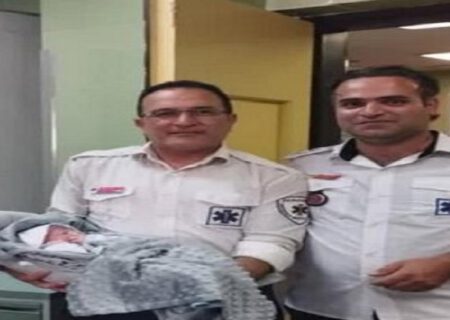 تولد نوزاد عجول داخل آمبولانس در مرند