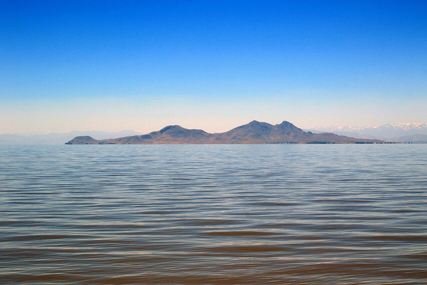 غرق شدن زنی در دریاچه ارومیه